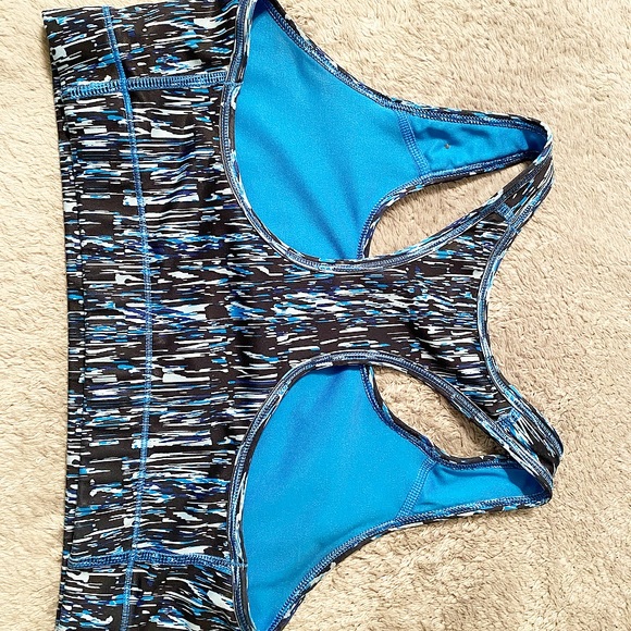 Nike sports bra - Picture 3 of 3